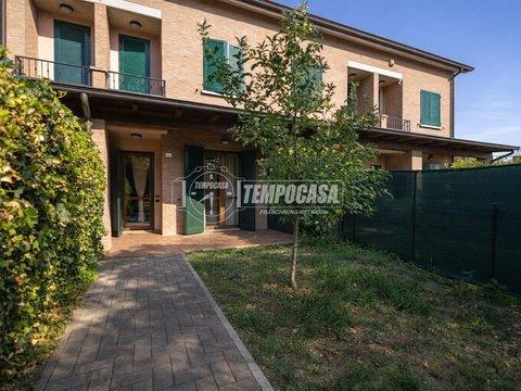 Villetta a schiera in Via Egidio Giaroli, Roncocesi-Cavazzoli, Reggio Emilia