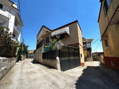 Villa in Via Vicinale dell'Infermeria, 22, Fuorigrotta, Napoli
