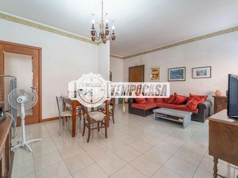 Trilocale in Via Costantino, 37, Garbatella, Roma
