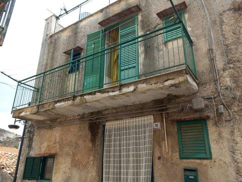 Casa indipendente in Via Enrico Toti, Santa Cristina Gela