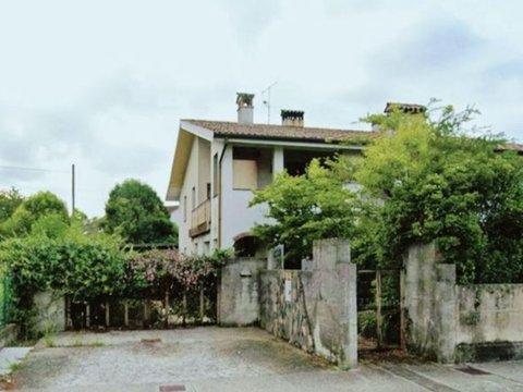 Villa in Via Armando Diaz, Villesse
