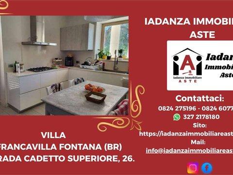 Villa in Piazza Umberto I, 22, Zona Centrale, Francavilla Fontana