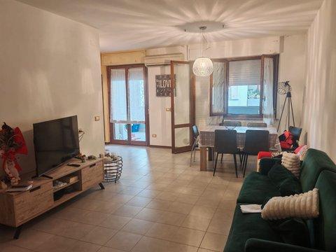 Quadrilocale in Via Petrarca, Centro, Bastia Umbra