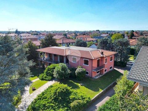 Villa in Via Caduti Della Liberazione, 32, Uboldo