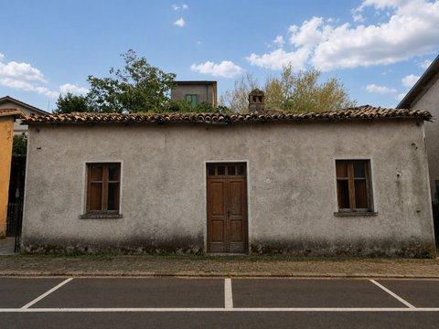 Casa di paese in Via Papa Pio XII, 10, Salle