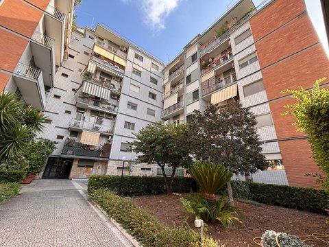 Quadrilocale in Viale Papa Giovanni XXIII, 107, Picone, Bari