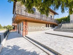 Trilocale in Via Pineta Sperane, San Zeno di Montagna