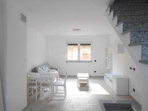 Appartamento su due piani in Via San Martino, Mozzate