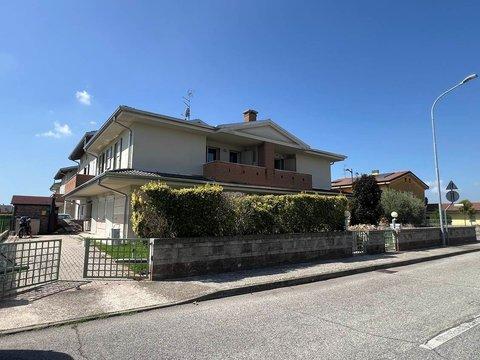 Trilocale in Via Elsa Morante, 1, Roncoferraro