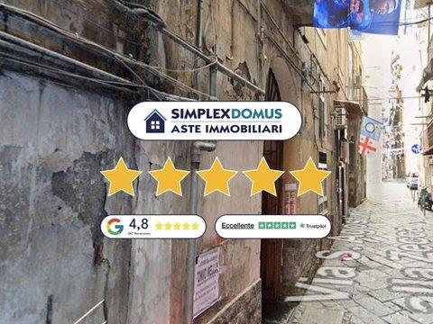 Trilocale in Via San Agostino alla Zecca, Mercato-Pendino, Napoli
