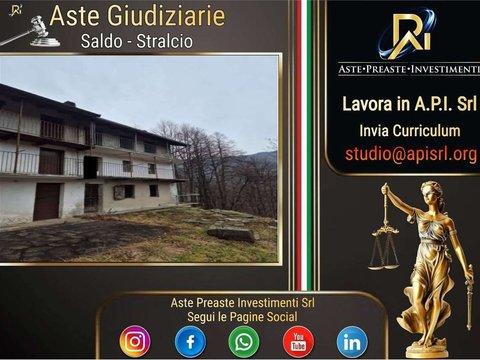 Trilocale in Via Pugnetto, 16, Mezzenile