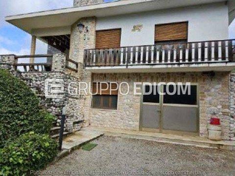 Appartamento in Via degli Alpini, Giavera del Montello