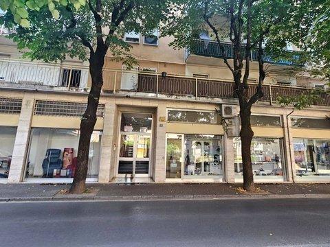 Bilocale in Via Piave, 41, Centro, Limbiate