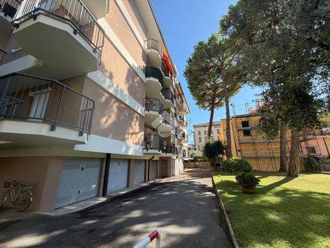 Bilocale in Strada Statale 1, 24, Centro, Bordighera