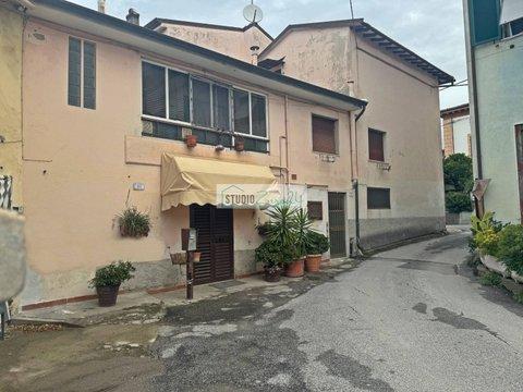 Villetta bifamiliare in Via Sarzanese Nord, Massarosa, Massarosa