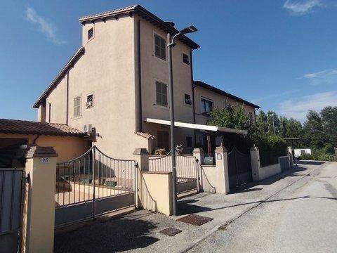 Trilocale in Via Luigi Einaudi s.n.c, Castel Ritaldi