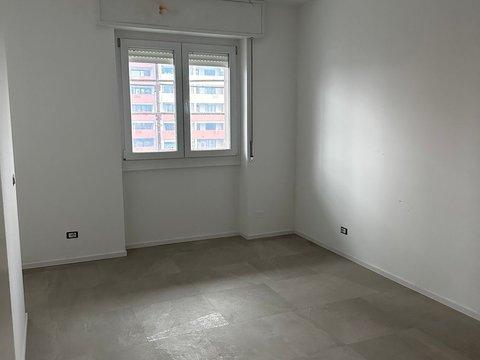 Trilocale in Via Francesco Caracciolo, 27, Govone, Milano
