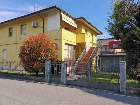 Trilocale in Via Fratelli Lechi s.n.c, Montirone