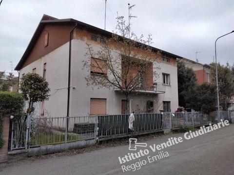 Casa indipendente in Via Borghi Don Pasquino, 4, Campagnola Emilia