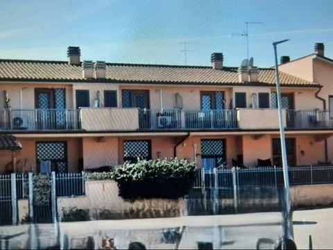 Appartamento su due piani in via di Carcaricola, Tor Vergata - Giardinetti, Roma