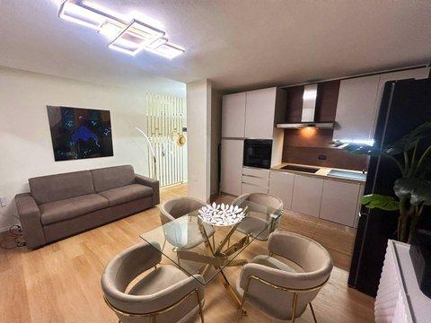 Trilocale in Via Roma, Centro, Carrara