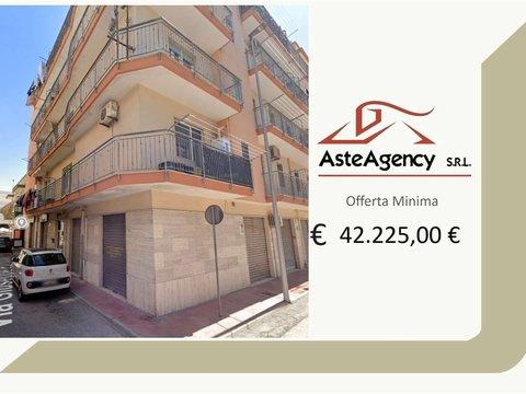 Trilocale in Via Giuseppe Portararo, 7, Massafra