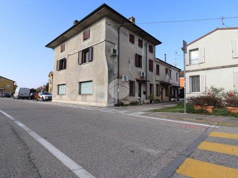 Casa indipendente in Via Giacomo Matteotti, 49, San Giorgio Bigarello
