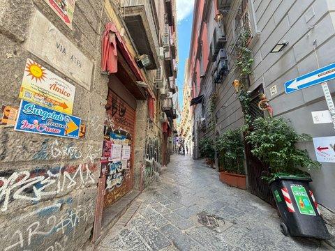 Quadrilocale in Via Atri, 31, San Lorenzo, Napoli