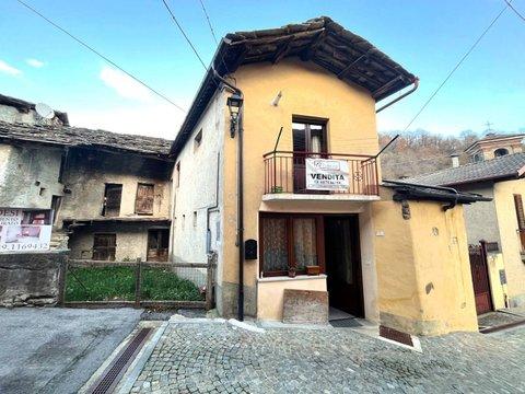 Casa indipendente in Via Centro, Isasca