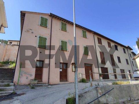 Villetta bifamiliare in Sp440, Valle del Menotre - Annifo - Colfiorito, Foligno