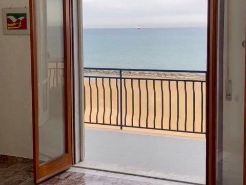 Bilocale in Viale Antonio Gramsci, 174, Lungomare - Capocolonna, Crotone