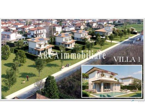 Villa in Piazza Ⅹⅹⅳ Maggio, Tonfano, Pietrasanta