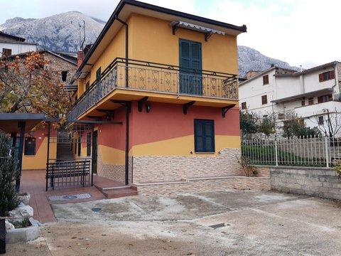 Casa indipendente in Via Piccolomini, 10, Celano
