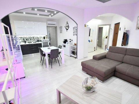Trilocale in Galleria Giuseppe Garibaldi, 32, Centro Storico-Pirgo-Odescalchi, Civitavecchia