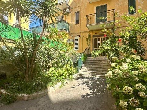 Trilocale in Via Alessandro Rossi, 14, Ercolano