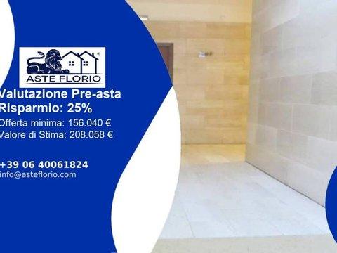 Trilocale in via Terracina, Agnano, Napoli