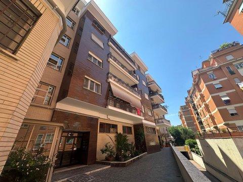 Trilocale in Via Vincenzo Brunacci, Marconi, Roma