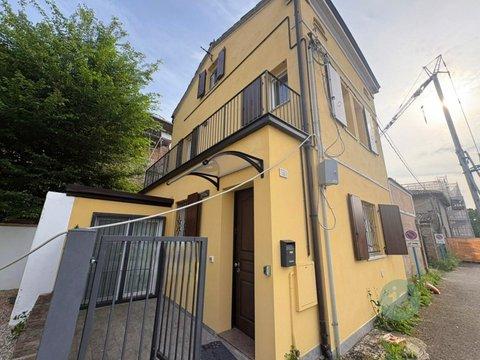 Villetta a schiera in Viale G. Campi, San Felice sul Panaro