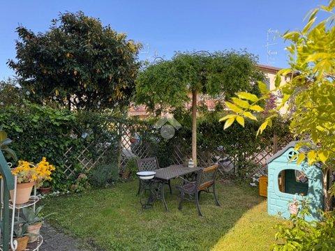 Villetta a schiera in Circonvallazione Ovest, 31, Castello d'Argile
