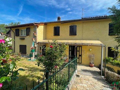 Casa indipendente in Strada Provinciale Carobbio s.n.c, Tizzano Val Parma