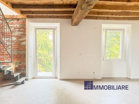Appartamento su due piani in Via Paletta s.n.c, Angera