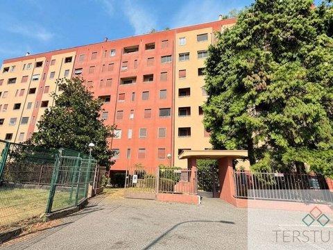 Trilocale in Via Carlo Collodi, 8, Cederna-Stadio, Monza
