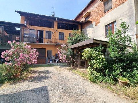 Casa indipendente in Corso Camillo Cavour, 40, Gattinara
