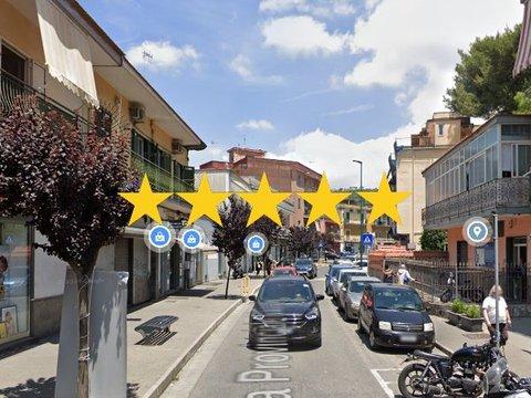 Trilocale in via Provinciale Napoli, Pianura, Napoli