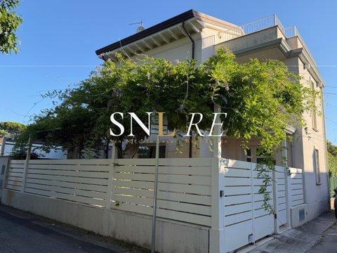 Casa indipendente in Via Duca degli Abruzzi s.n.c, Centro, Forte dei Marmi