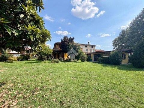 Villa in Via Alcide de Gasperi, 1 a, Quinzano d'Oglio