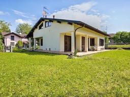 Casa indipendente in Via C. Cavour, 7, Brebbia