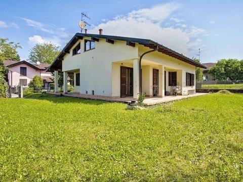 Casa indipendente in Via C. Cavour, 7, Brebbia
