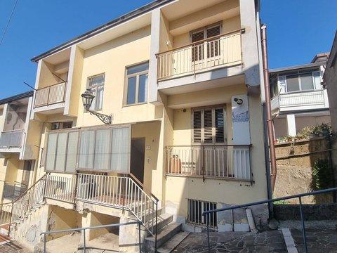 Villetta a schiera in Via Casate, 33, Solofra