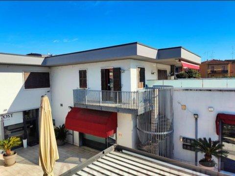 Trilocale in Via Venezia, 37, Città, Peschiera del Garda